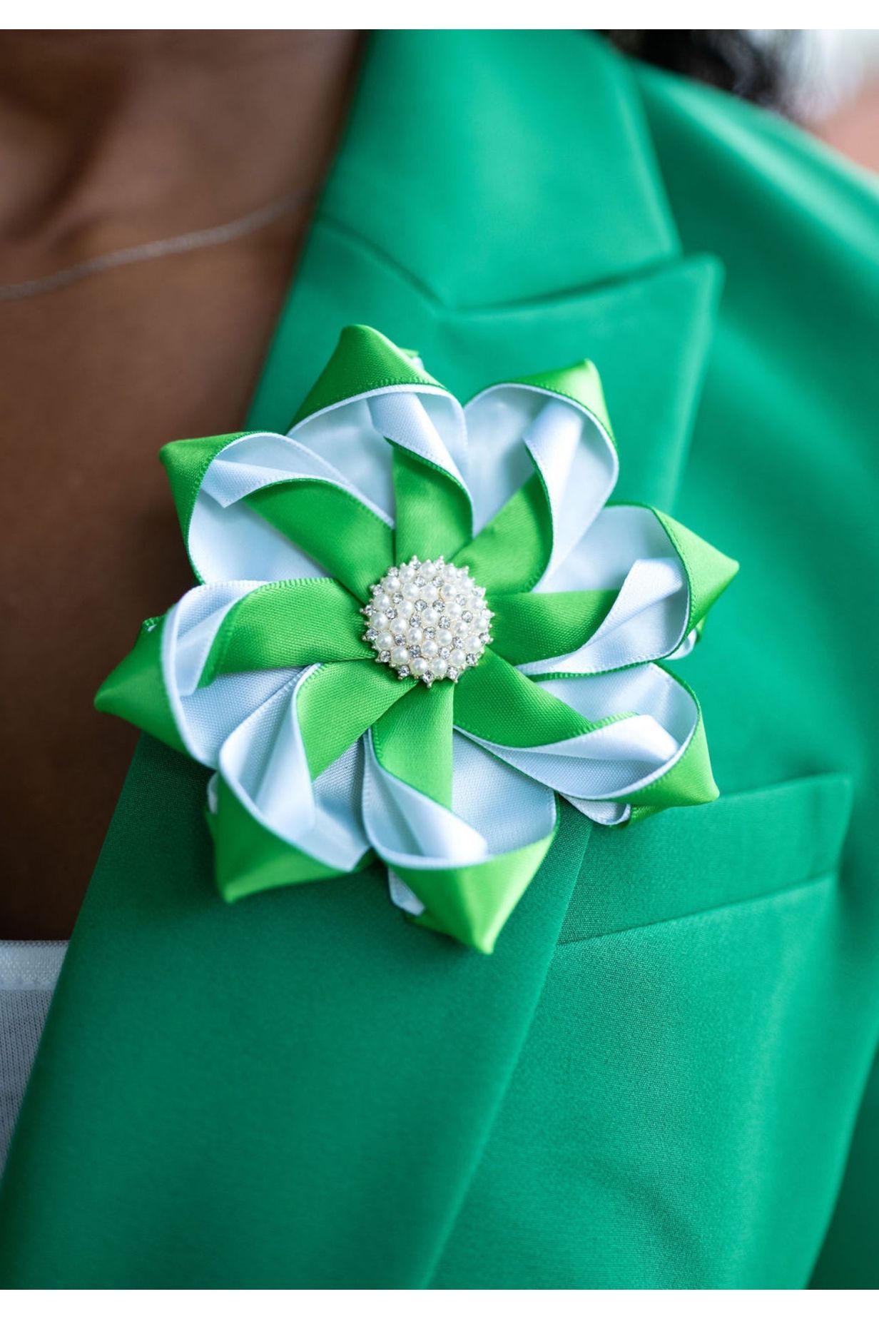 Green and White Pearl Ribbon Flower Pin