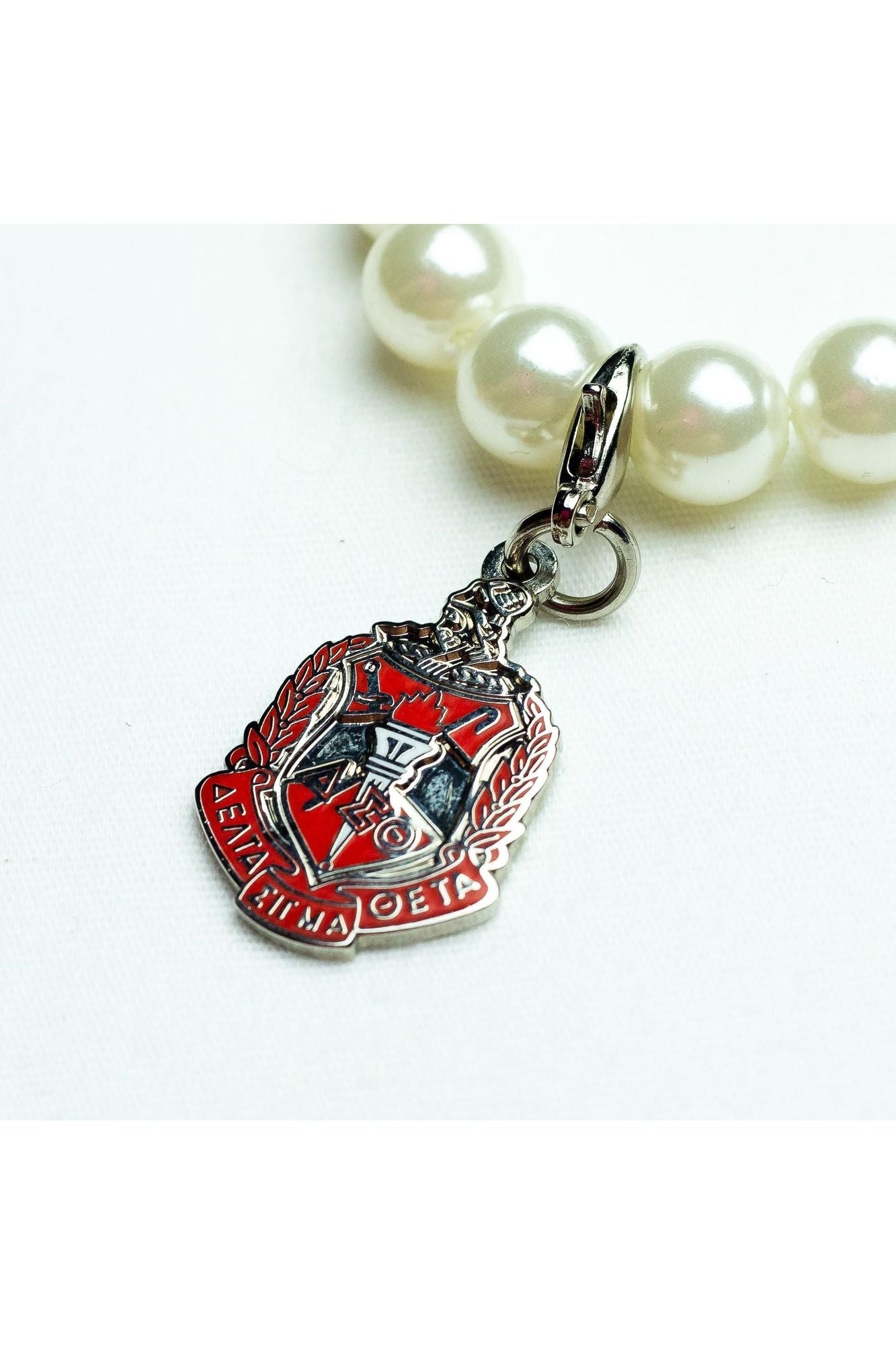 ΔΣΘ Pearl Bracelet with Silver Shield